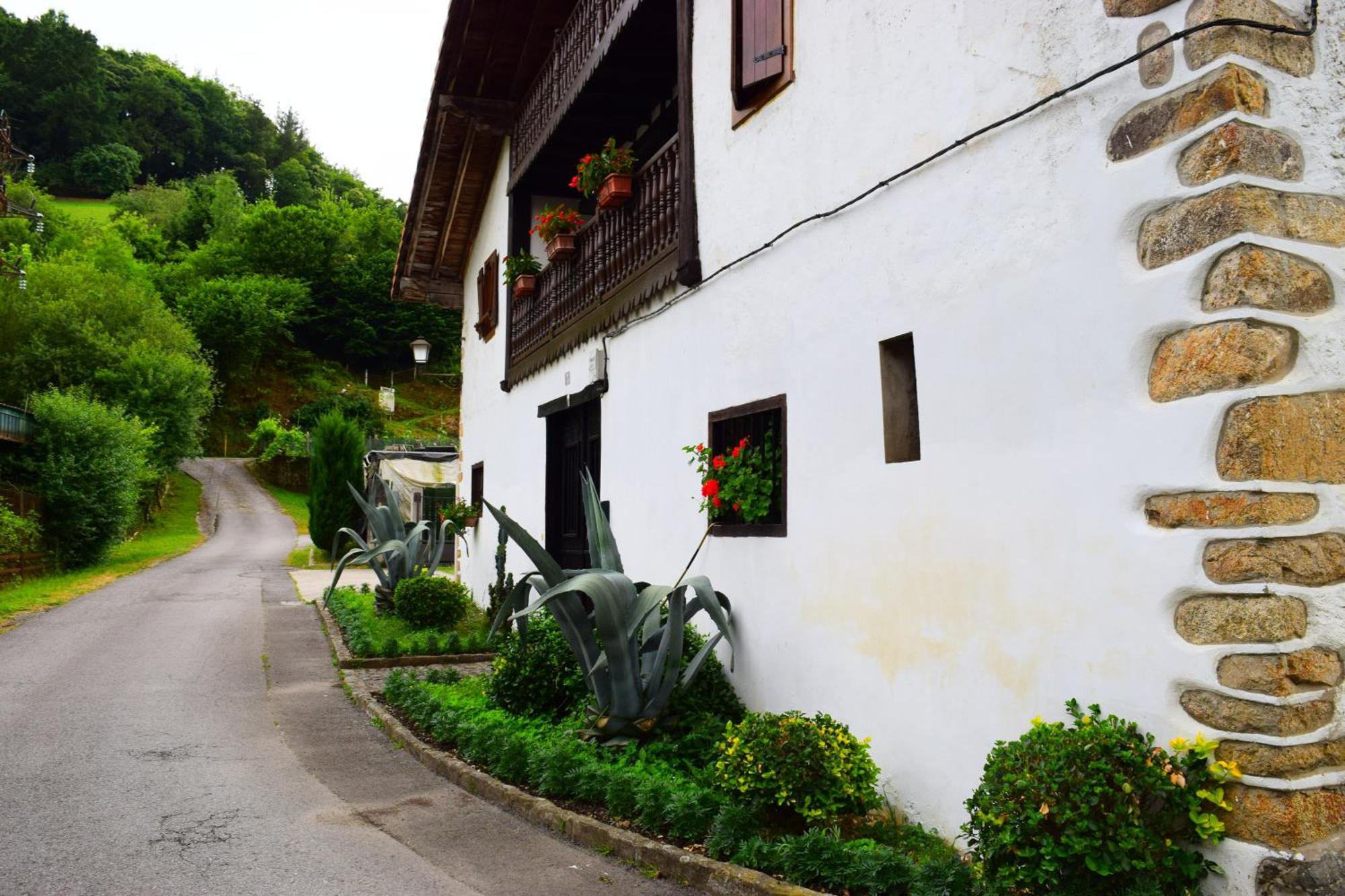 Peritxenea Landa Apartamentuak Лесака Экстерьер фото